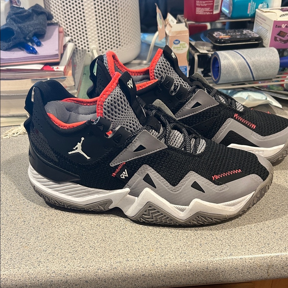 Jordan Men's Black and Red Athletic Shoes